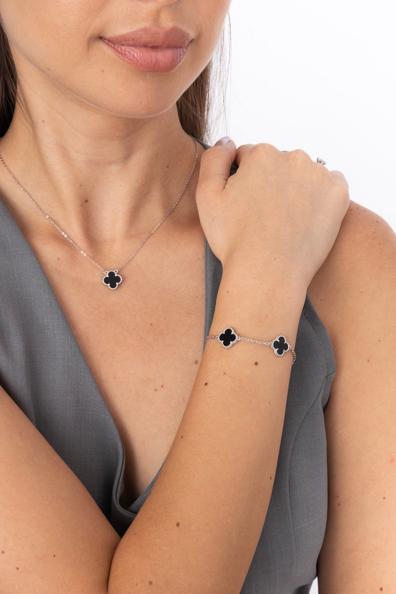 COLLAR TRÉBOL NEGRO PLATA