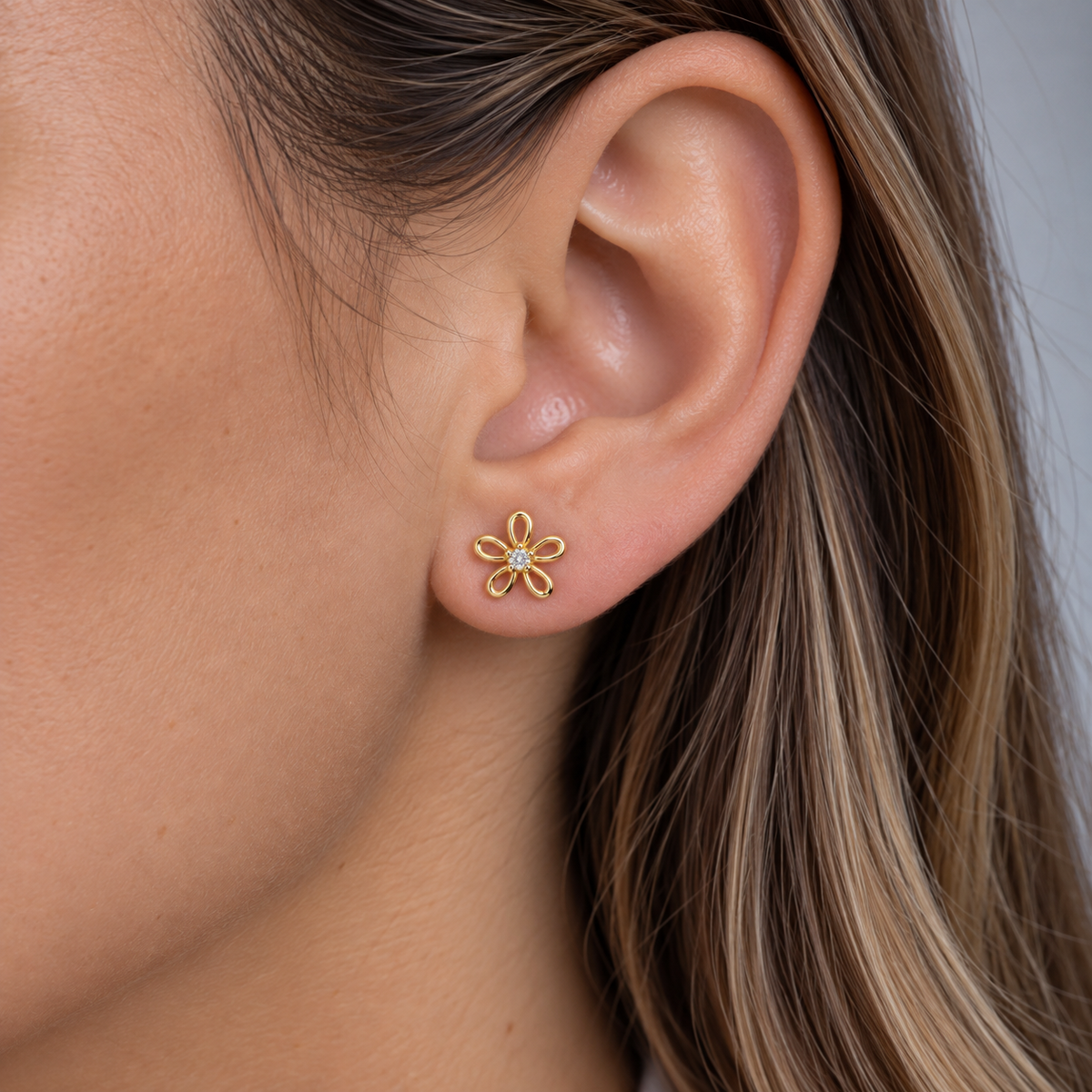 ARETES FLOR LUCY GOLDEN