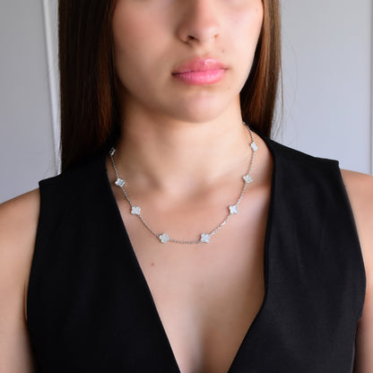 COLLAR TRÉBOL INFINITO NÁCAR