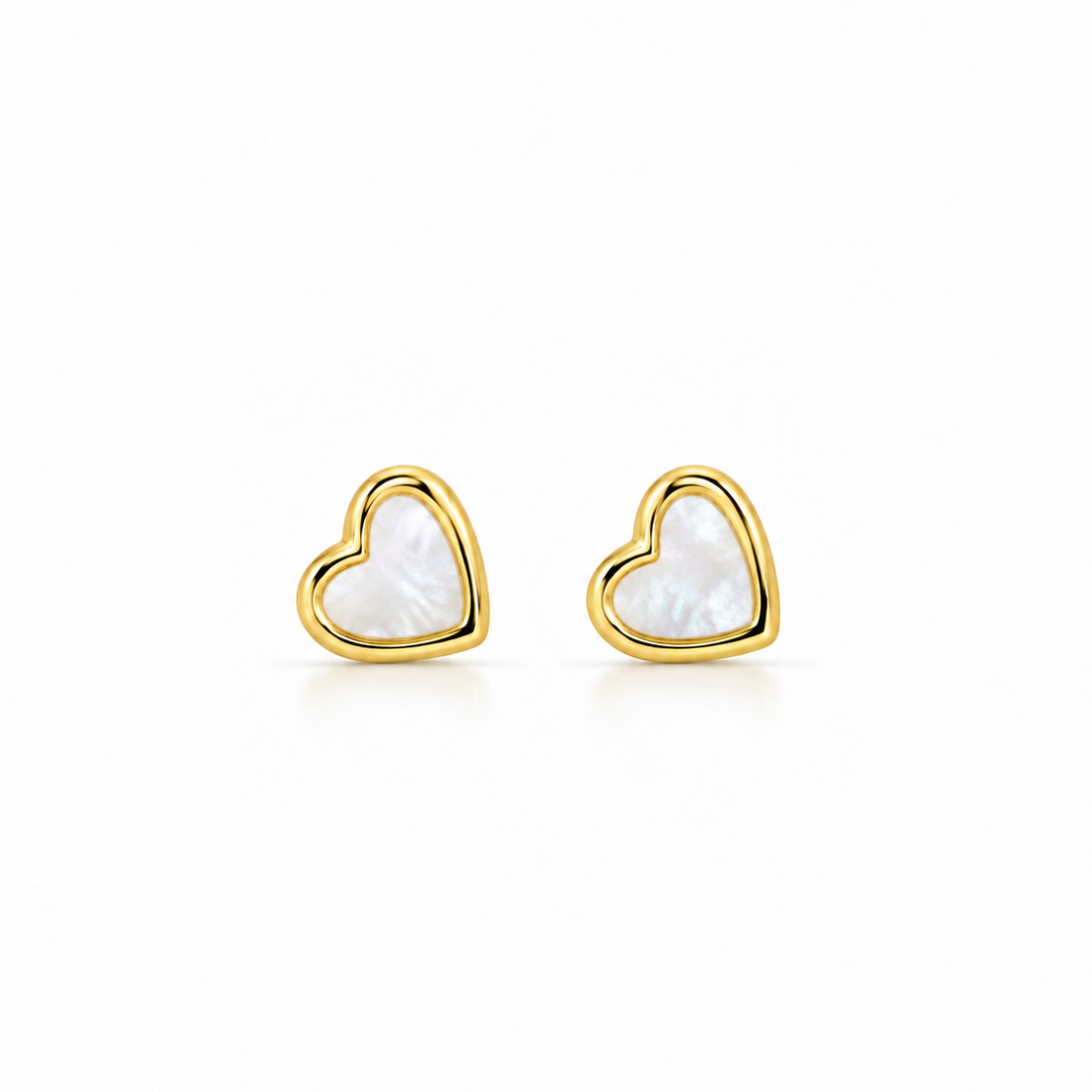 ARETES CORAZÓN NÁCAR